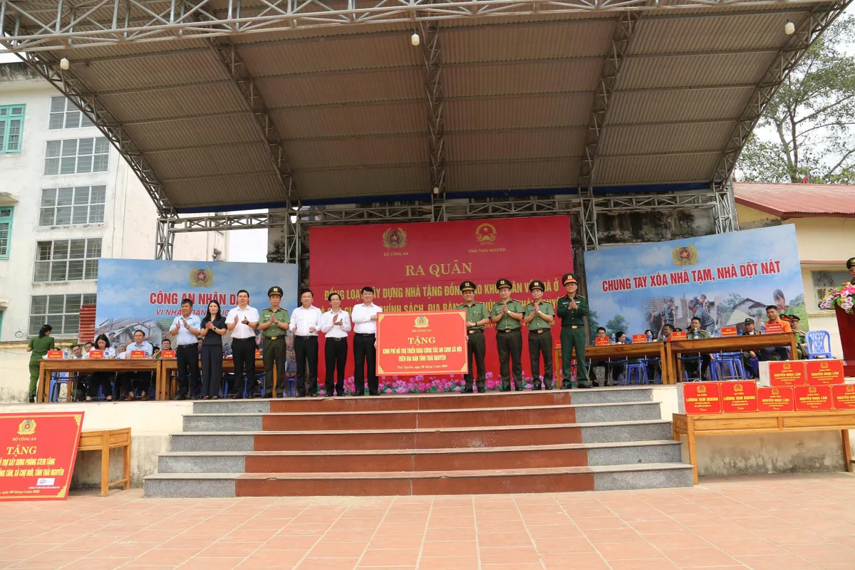 Thái Nguyên đồng loạt xây dựng nhà ở cho hộ khó khăn, gia đình chính sách - Ảnh 2.