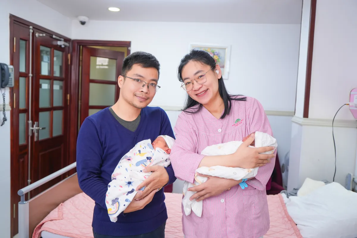 Mắc 5 nguy&ecirc;n nh&acirc;n hiếm muộn vẫn đ&oacute;n song thai- Ảnh 1.