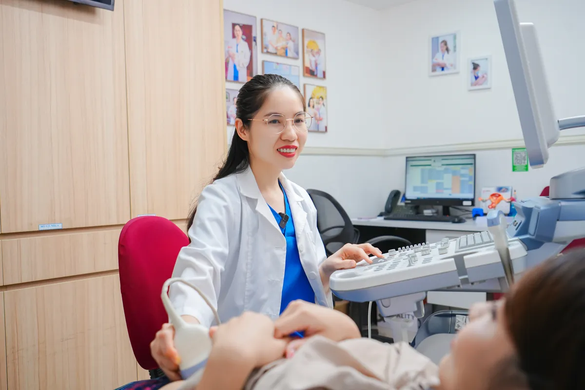 Mắc 5 nguy&ecirc;n nh&acirc;n hiếm muộn vẫn đ&oacute;n song thai- Ảnh 2.