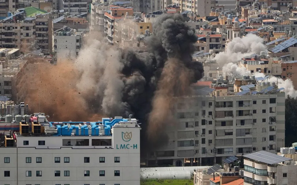 Khói bốc lên sau nhiều cuộc không kích của Israel tại Beirut, Lebanon, ngày 8/4/2026. (Ảnh: AP)