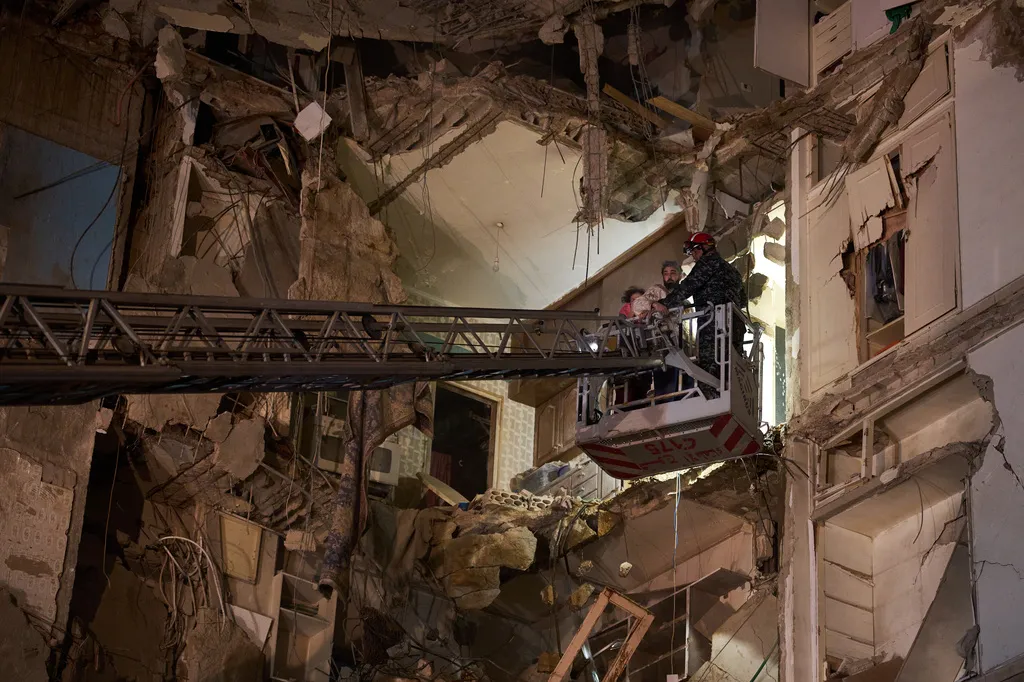 Israel tấn công lớn chưa từng có vào Lebanon, ít nhất 254 người thiệt mạng- Ảnh 6. Israel tấn công lớn chưa từng có vào Lebanon, ít nhất 254 người thiệt mạng- Ảnh 6.