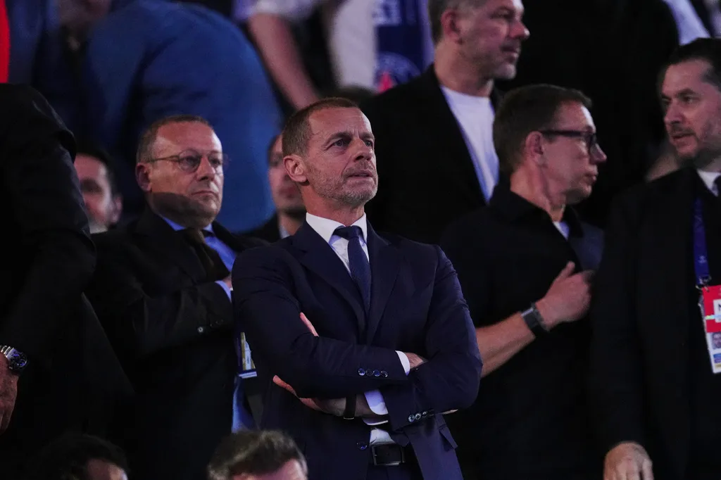 Các đội bóng muốn UEFA phân chia lại tiền thưởng
- Ảnh 1.