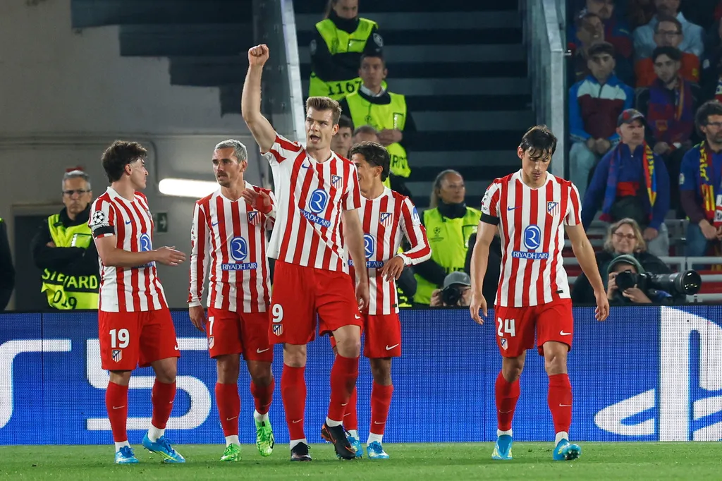Kết quả tứ kết Champions League: Barca thua đau Atletico, PSG quật ng&atilde; Liverpool
- Ảnh 1.