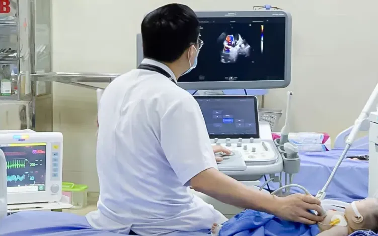 Trẻ nguy kịch sau khi d&ugrave;ng sữa c&ocirc;ng thức, cảnh b&aacute;o nguy cơ sốc phản vệ- Ảnh 1.