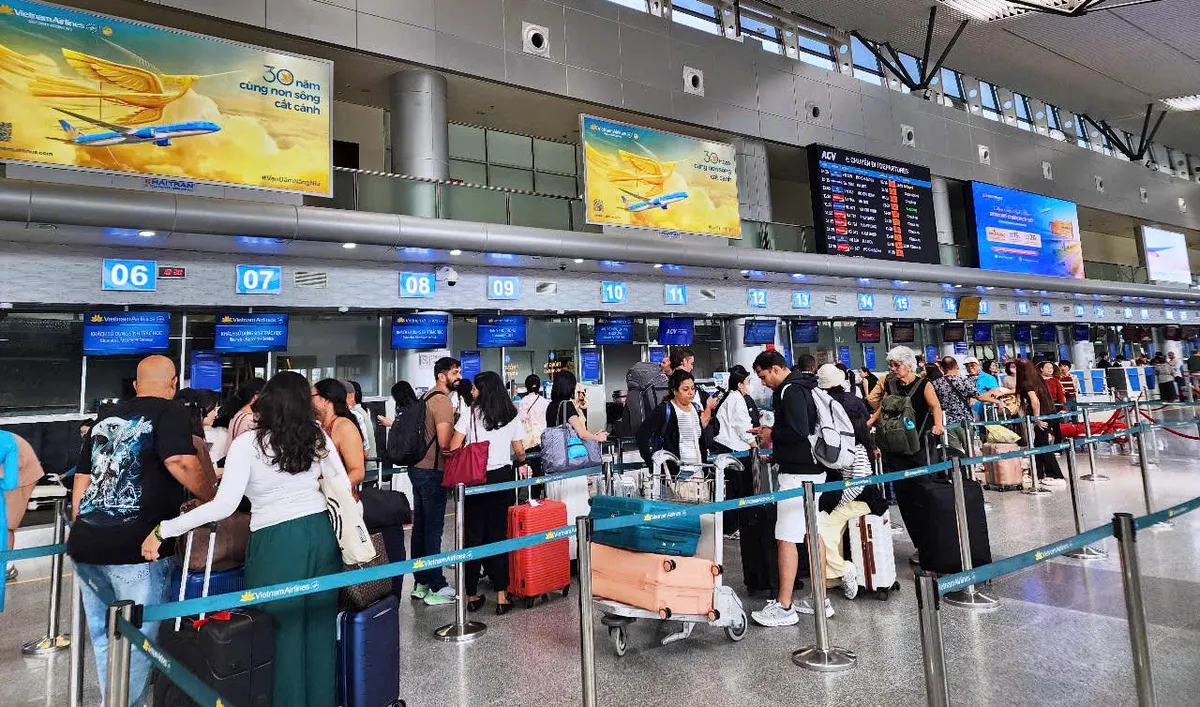 S&acirc;n bay Đ&agrave; Nẵng th&iacute; điểm lối đi ri&ecirc;ng cho kh&aacute;ch d&ugrave;ng VneID từ 10/4 - Ảnh 1.