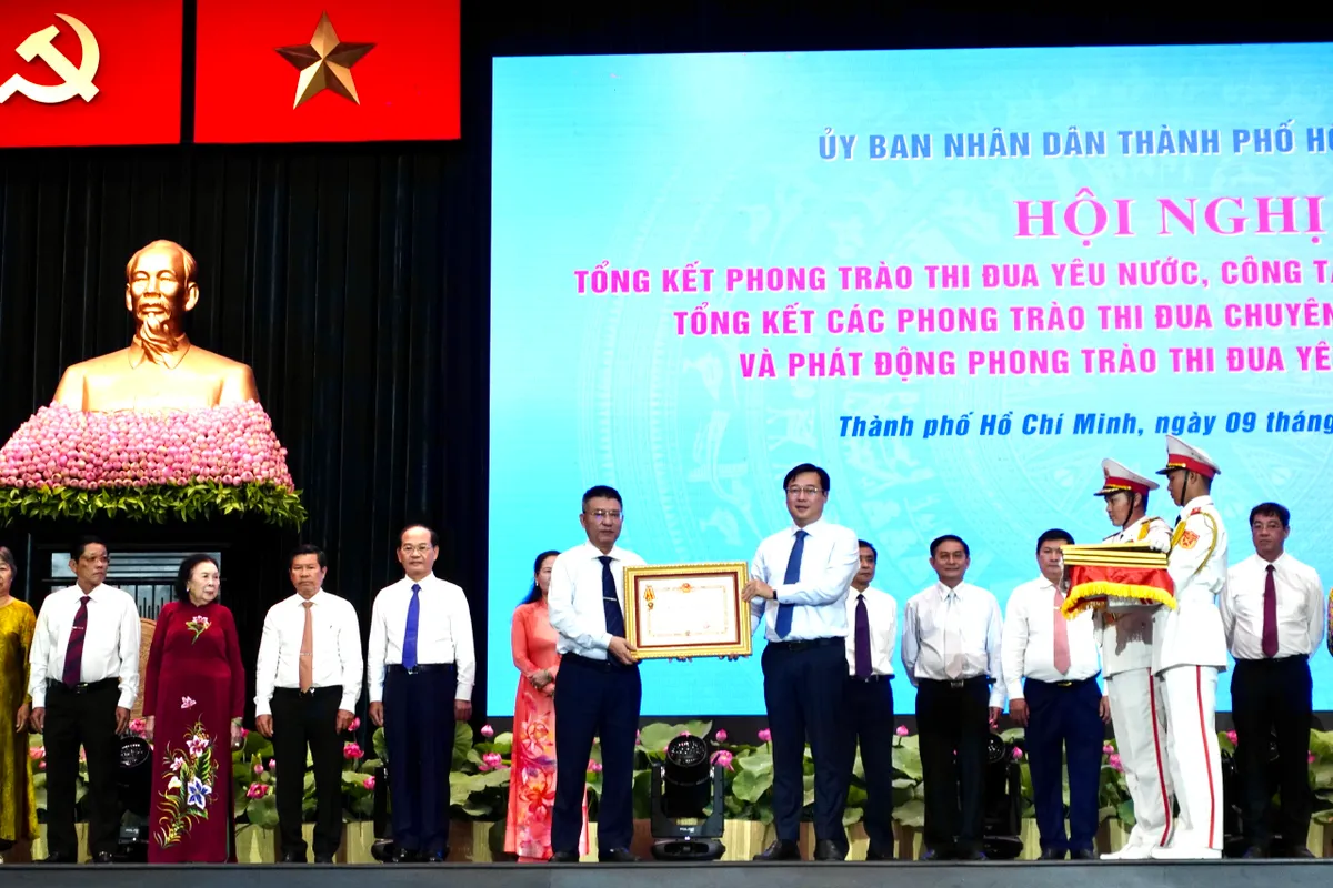 TP Hồ Ch&iacute; Minh đổi mới phong tr&agrave;o thi đua, quyết t&acirc;m tăng trưởng hai con số - Ảnh 1.