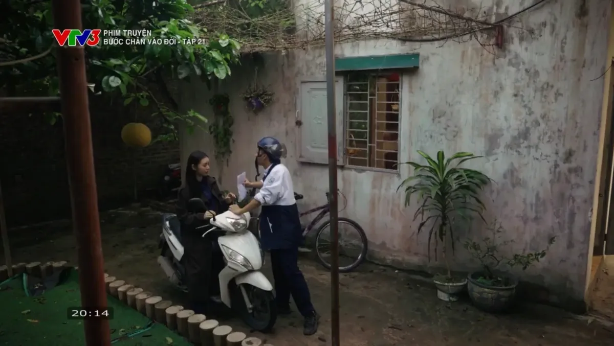 Bước ch&acirc;n v&agrave;o đời - Tập 21: Chị em Thương v&agrave; b&agrave; Dung lại l&agrave; 'oan gia ng&otilde; hẹp' - Ảnh 9.