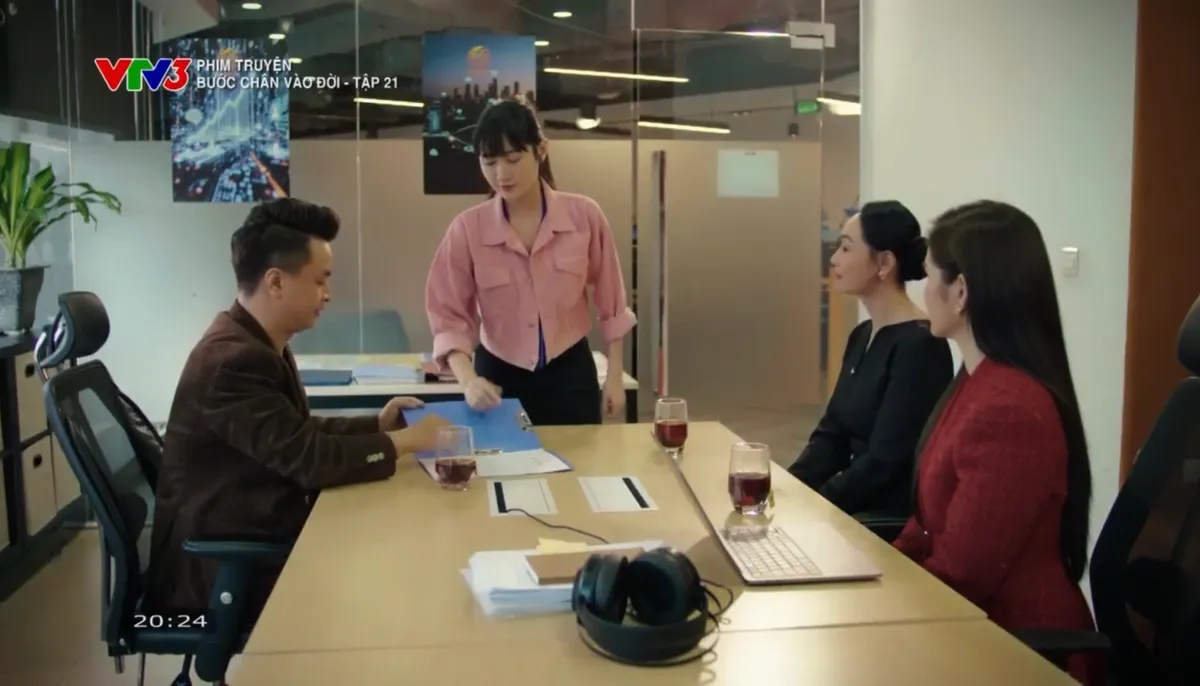 Bước ch&acirc;n v&agrave;o đời - Tập 21: Chị em Thương v&agrave; b&agrave; Dung lại l&agrave; 'oan gia ng&otilde; hẹp' - Ảnh 4.