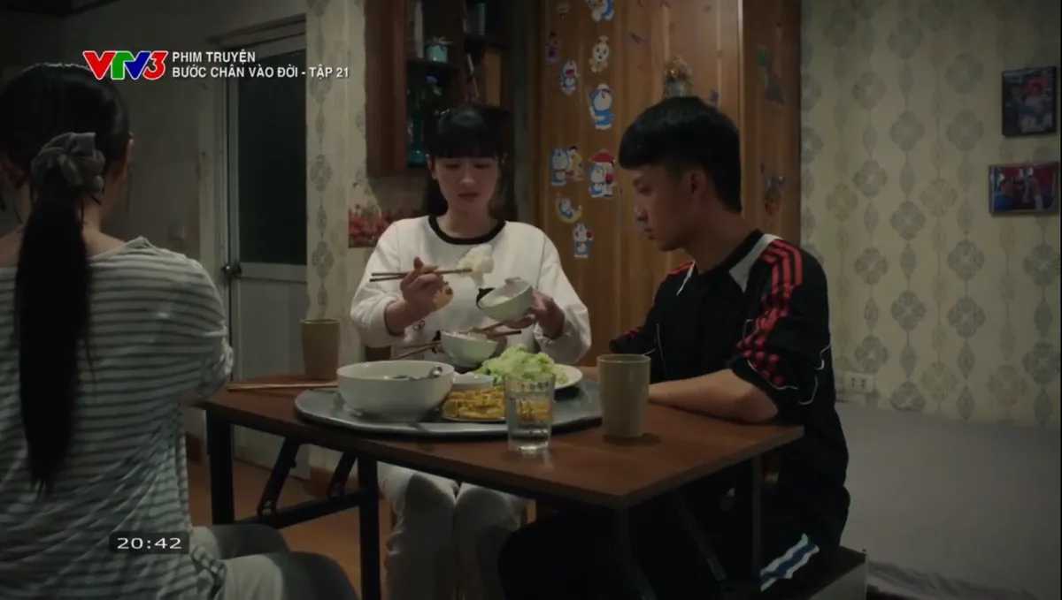 Bước ch&acirc;n v&agrave;o đời - Tập 21: Chị em Thương v&agrave; b&agrave; Dung lại l&agrave; 'oan gia ng&otilde; hẹp' - Ảnh 18.