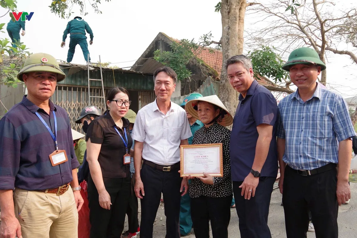 Nghệ An: Tuy&ecirc;n truyền, vận động h&agrave;ng loạt ki-ốt tự nguyện th&aacute;o dỡ tr&ecirc;n l&ograve;ng k&ecirc;nh h&agrave;ng chục năm qua - Ảnh 3.