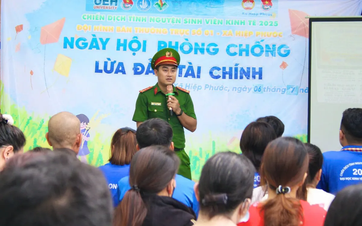 Một buổi tuyên truyền chống tín dụng đen, lừa đảo tài chính ở một trường Đại học do phòng Cảnh sát hình sự, Công an TP Hồ Chí Minh tổ chức.