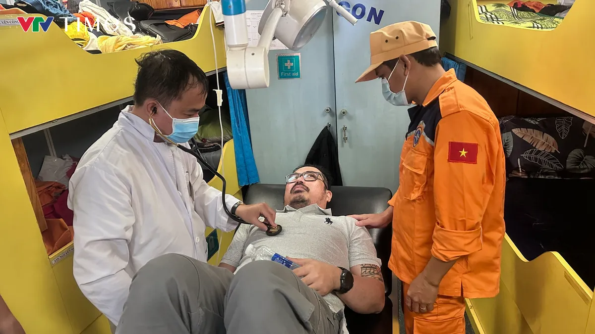 TP Hồ Ch&iacute; Minh: Cứu nạn thuyền vi&ecirc;n nước ngo&agrave;i trở bệnh nặng tr&ecirc;n biển - Ảnh 1.