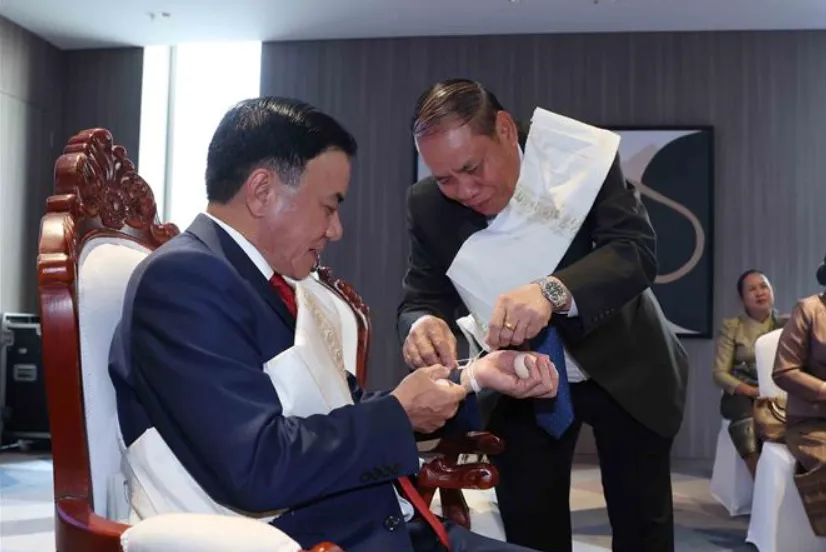 Thường trực Ban B&iacute; thư gặp gỡ c&aacute;n bộ Đại sứ qu&aacute;n v&agrave; cộng đồng người Việt tại L&agrave;o - Ảnh 1.