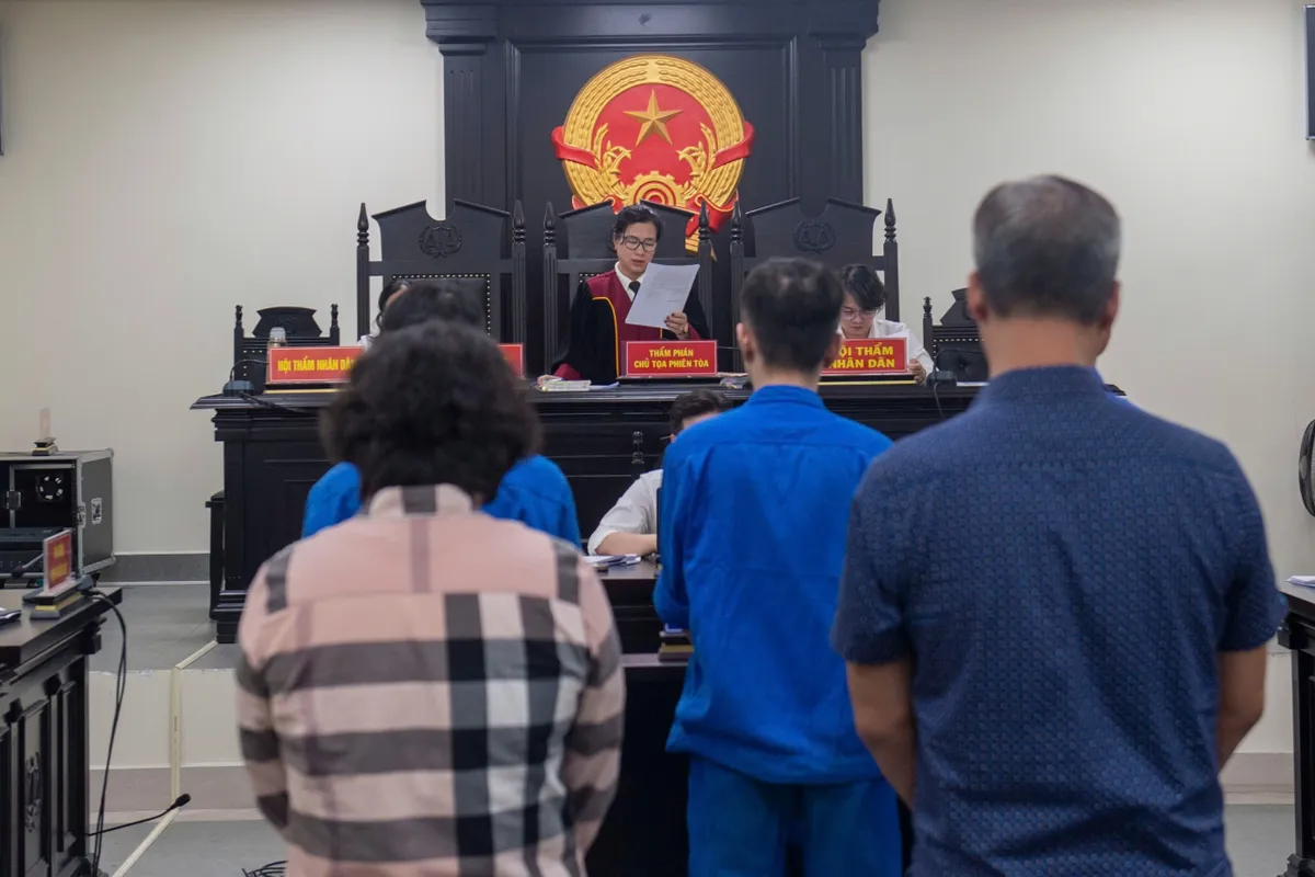 Trả hồ sơ điều tra bổ sung vụ 6 cựu c&aacute;n bộ phường Thanh Tr&igrave; nhận hối lộ - Ảnh 1.