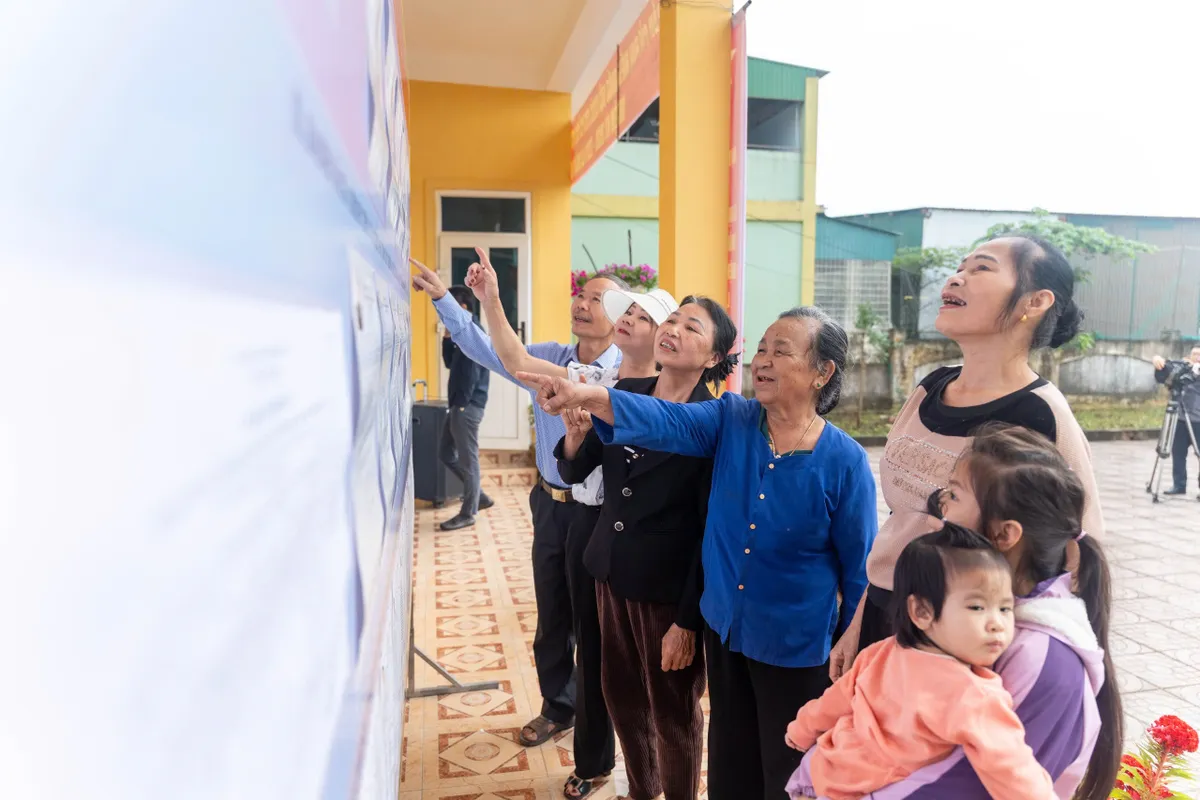 Mỗi l&aacute; phiếu l&agrave; một vi&ecirc;n gạch x&acirc;y dựng đất nước trong kỷ nguy&ecirc;n mới - Ảnh 2.
