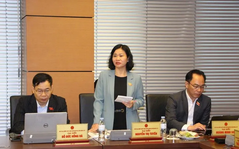 Đại biểu Nguyễn Thị Tuyến (Hà Nội) nêu ý kiến tại phiên thảo luận Tổ - Ảnh: VGP/Kim Liên