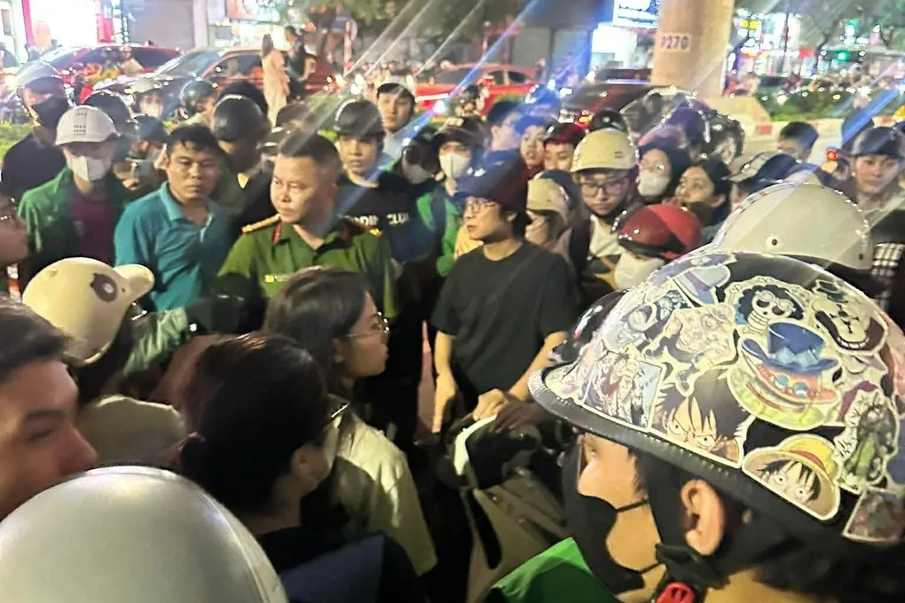 Điều tra vụ c&ocirc; g&aacute;i bị h&agrave;nh hung tr&ecirc;n đường Xu&acirc;n Thủy, phải nhập viện- Ảnh 1.