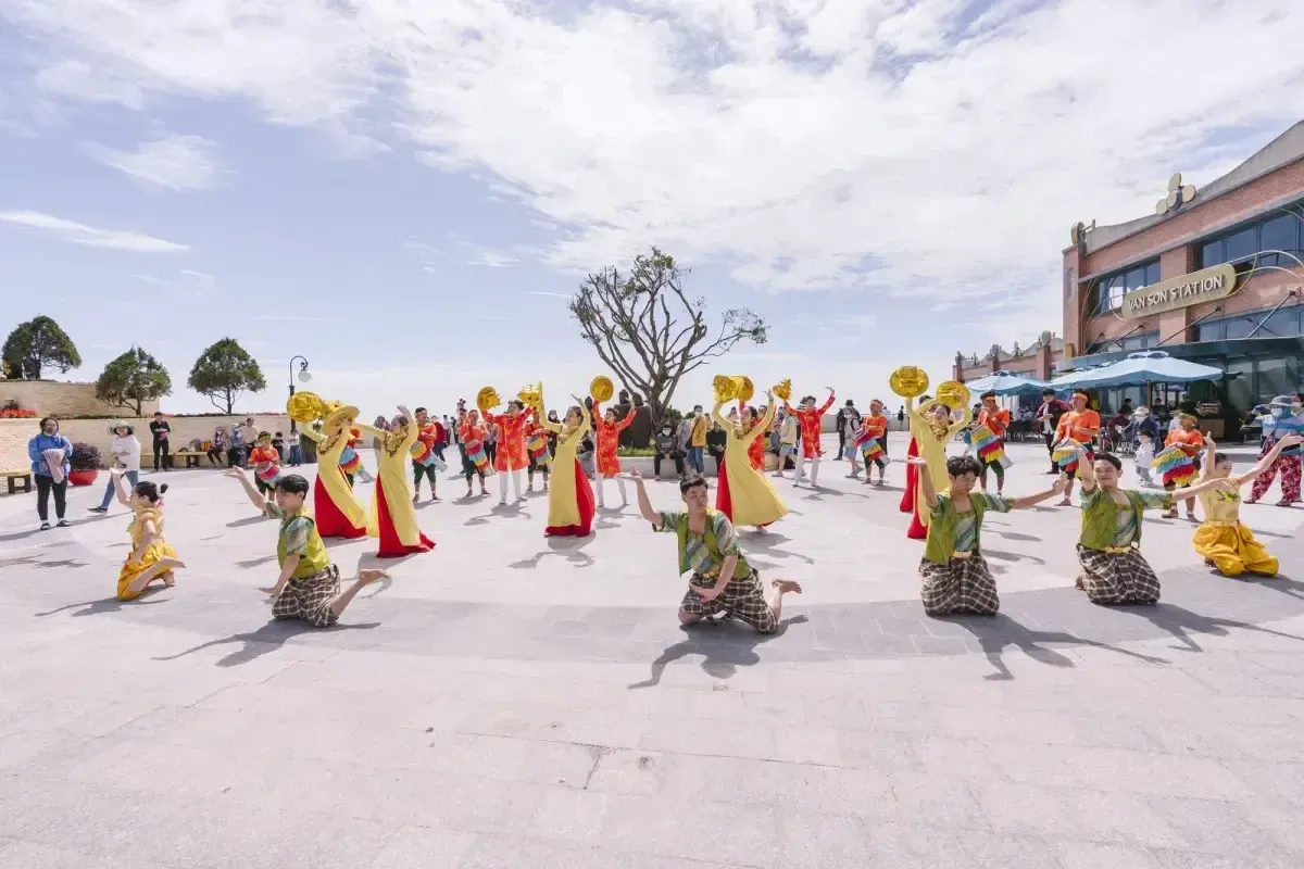 Kh&aacute;m ph&aacute; sắc m&agrave;u văn h&oacute;a Khmer trong lễ hội Chol Chnam Thmay- Ảnh 2.