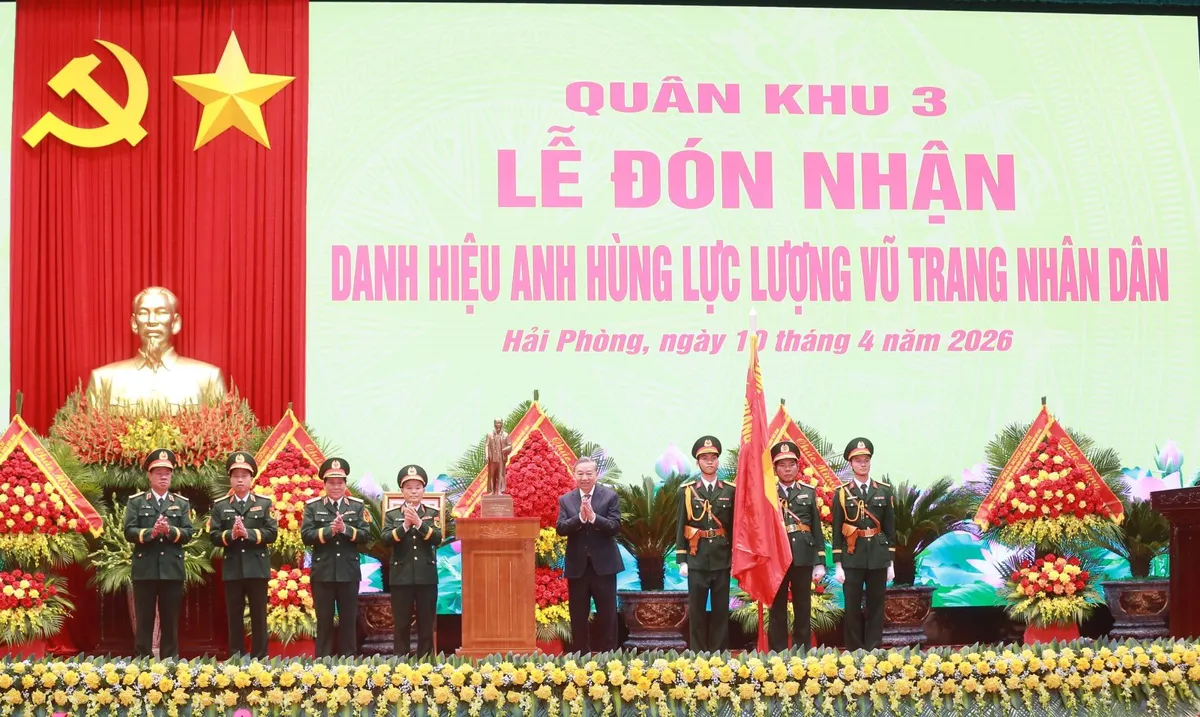 Tổng B&iacute; thư, Chủ tịch nước T&ocirc; L&acirc;m dự Lễ đ&oacute;n nhận danh hiệu Anh h&ugrave;ng Lực lượng vũ trang nh&acirc;n d&acirc;n của Qu&acirc;n khu 3 - Ảnh 4.