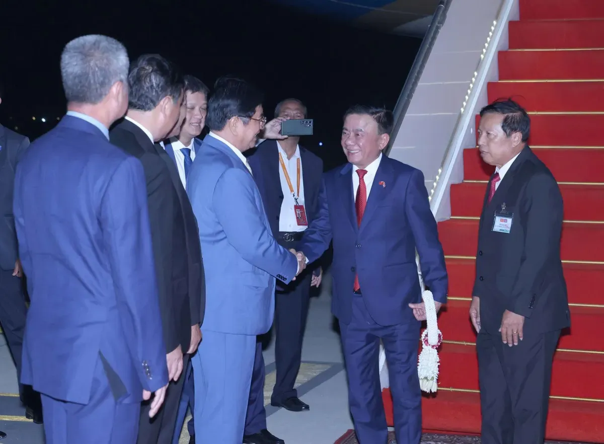 Thường trực Ban B&iacute; thư Trần Cẩm T&uacute; bắt đầu chuyến thăm ch&iacute;nh thức Campuchia- Ảnh 1.