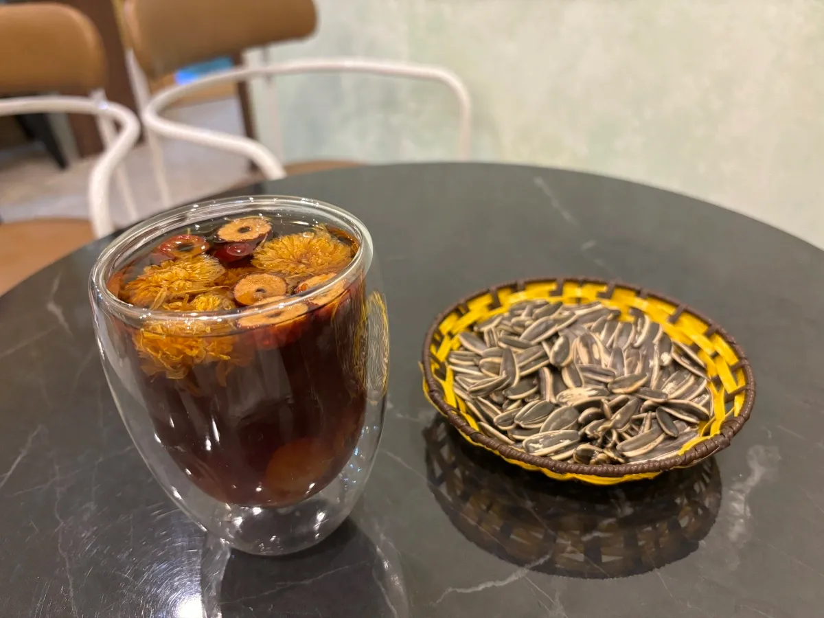 Những thức uống gi&uacute;p cải thiện giấc ngủ tự nhi&ecirc;n, dễ &aacute;p dụng mỗi ng&agrave;y- Ảnh 1.