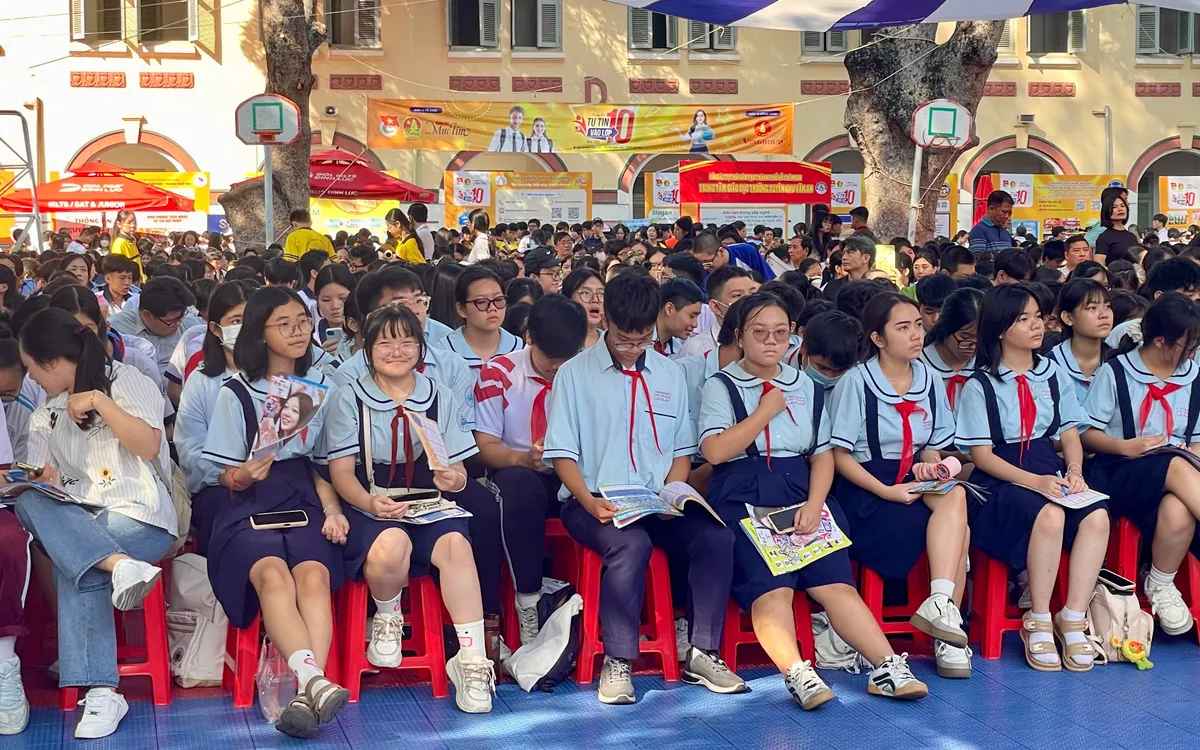 Học sinh tham dự các ngày hội tư vấn tuyển sinh vào lớp 10 (Ảnh: Hoàng Hường)