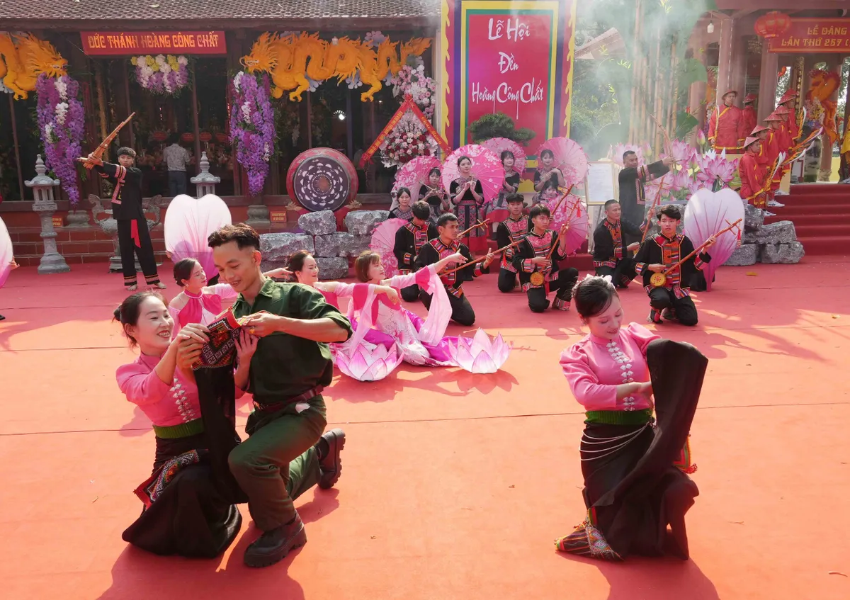 Điện Biên: Đặc sắc lễ hội Đền Hoàng Công Chất - Ảnh 7.