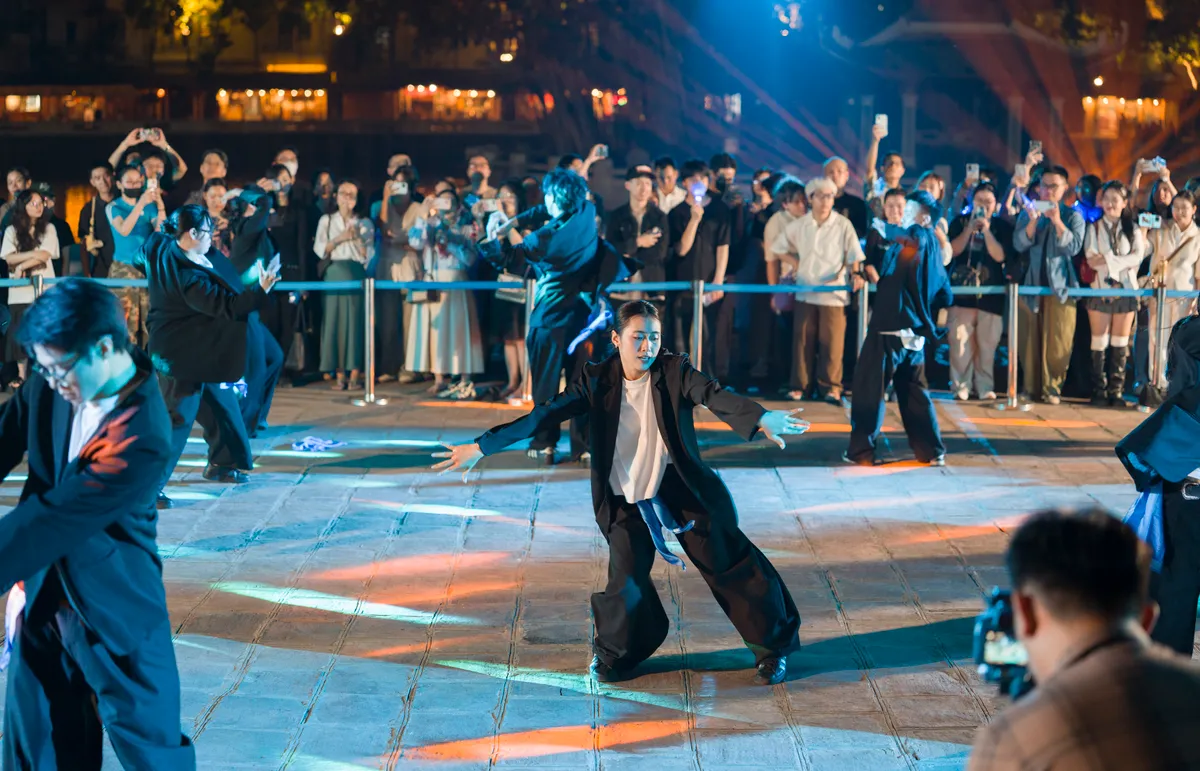 Từ vũ đạo &ldquo;Nước&rdquo;, EU v&agrave; giới trẻ Việt Nam lan tỏa th&ocirc;ng điệp xanh - Ảnh 6.