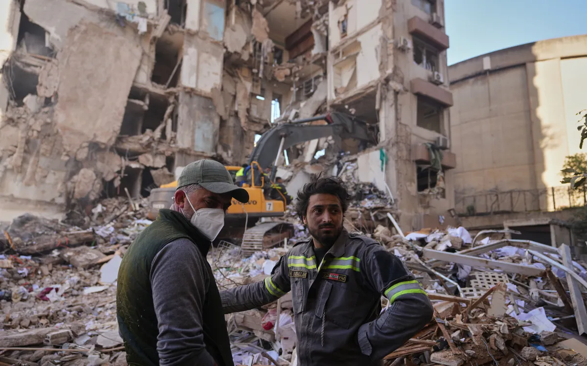 Tòa nhà bị phá hủy trong cuộc không kích của Israel  hôm 8/4/2026 ở trung tâm Beirut, Lebanon (Ảnh: AP)