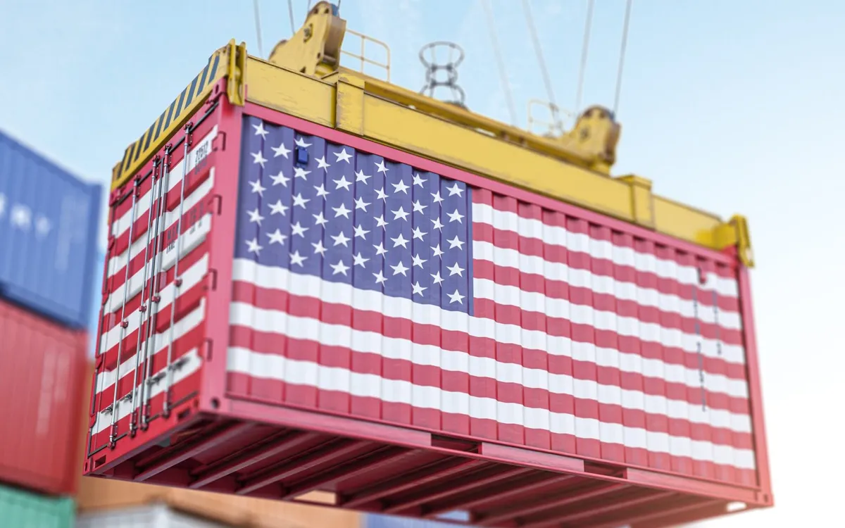 Tranh cãi pháp lý quanh thuế nhập khẩu 10% của Tổng thống Trump