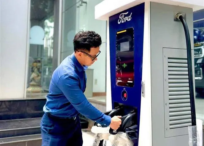 Ti&ecirc;u thụ &ocirc; t&ocirc; bứt tốc, gi&aacute; xăng th&uacute;c đẩy chuyển dịch- Ảnh 4.