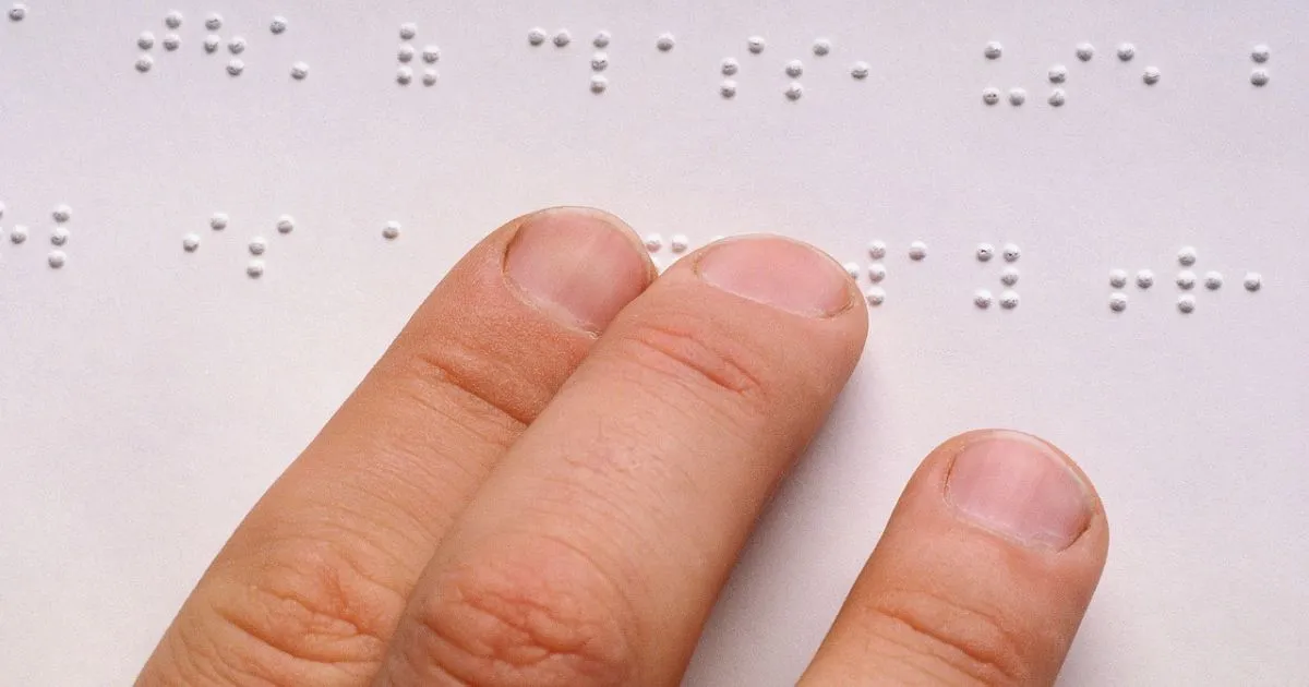 Hội chứng Usher: Căn bệnh di truyền hiếm g&acirc;y m&ugrave; &ndash; điếc k&eacute;p cần được ph&aacute;t hiện sớm- Ảnh 1.