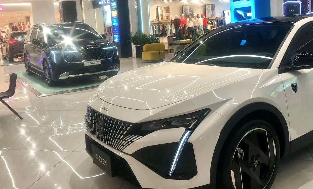 Ti&ecirc;u thụ &ocirc; t&ocirc; bứt tốc, gi&aacute; xăng th&uacute;c đẩy chuyển dịch- Ảnh 1.