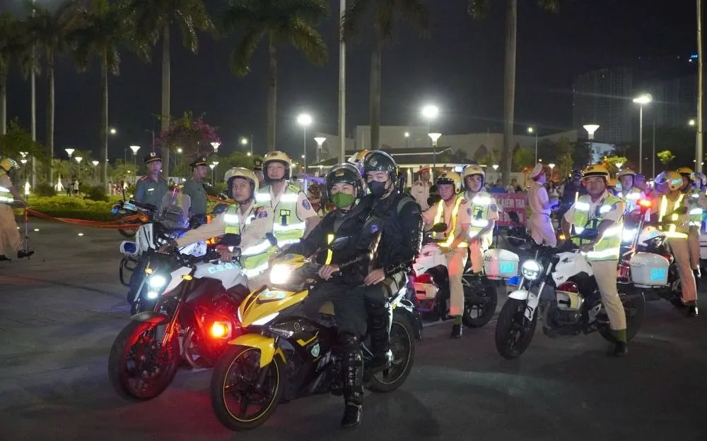 Công an thành phố Đà Nẵng đã tổ chức ra quân tuần tra, kiểm soát tại các tuyến phố thường xuyên có các thanh thiếu niên tụ tập, điều khiển xe thành đoàn, gây rối trật tự. Ảnh: CATP