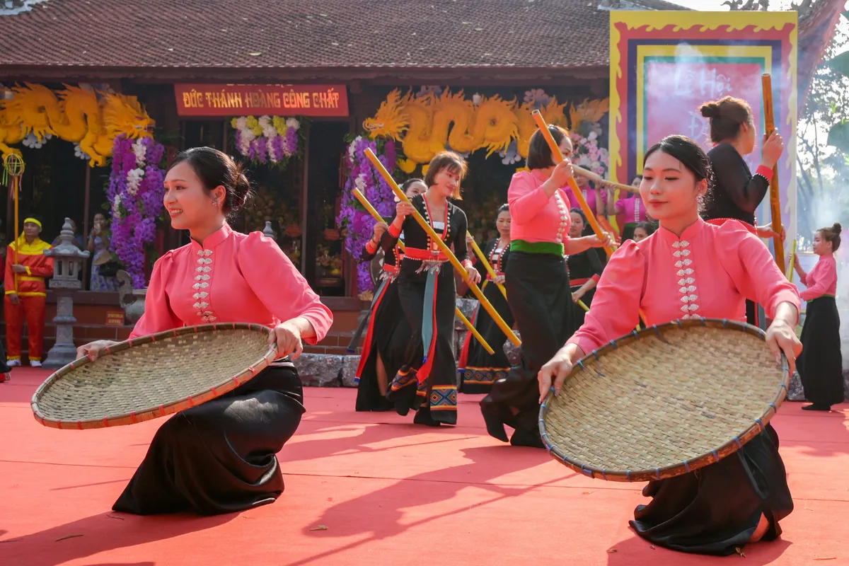 Điện Biên: Đặc sắc lễ hội Đền Hoàng Công Chất - Ảnh 8.