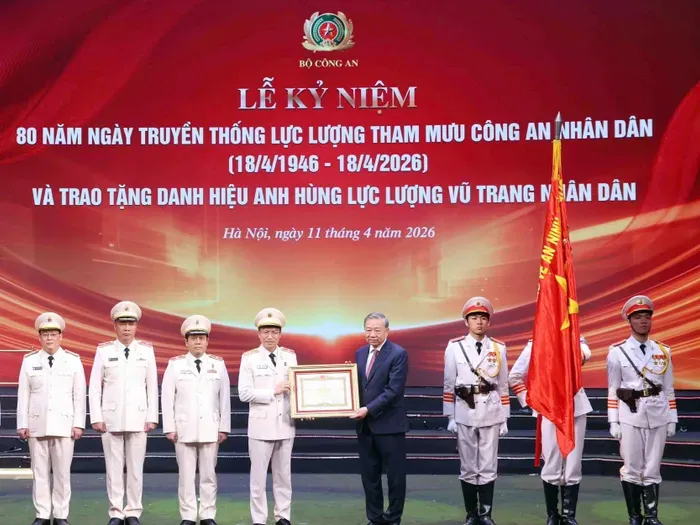 Tổng B&iacute; thư, Chủ tịch nước T&ocirc; L&acirc;m dự lễ kỷ niệm 80 năm lực lượng Tham mưu CAND, trao danh hiệu Anh h&ugrave;ng LLVTND- Ảnh 1.