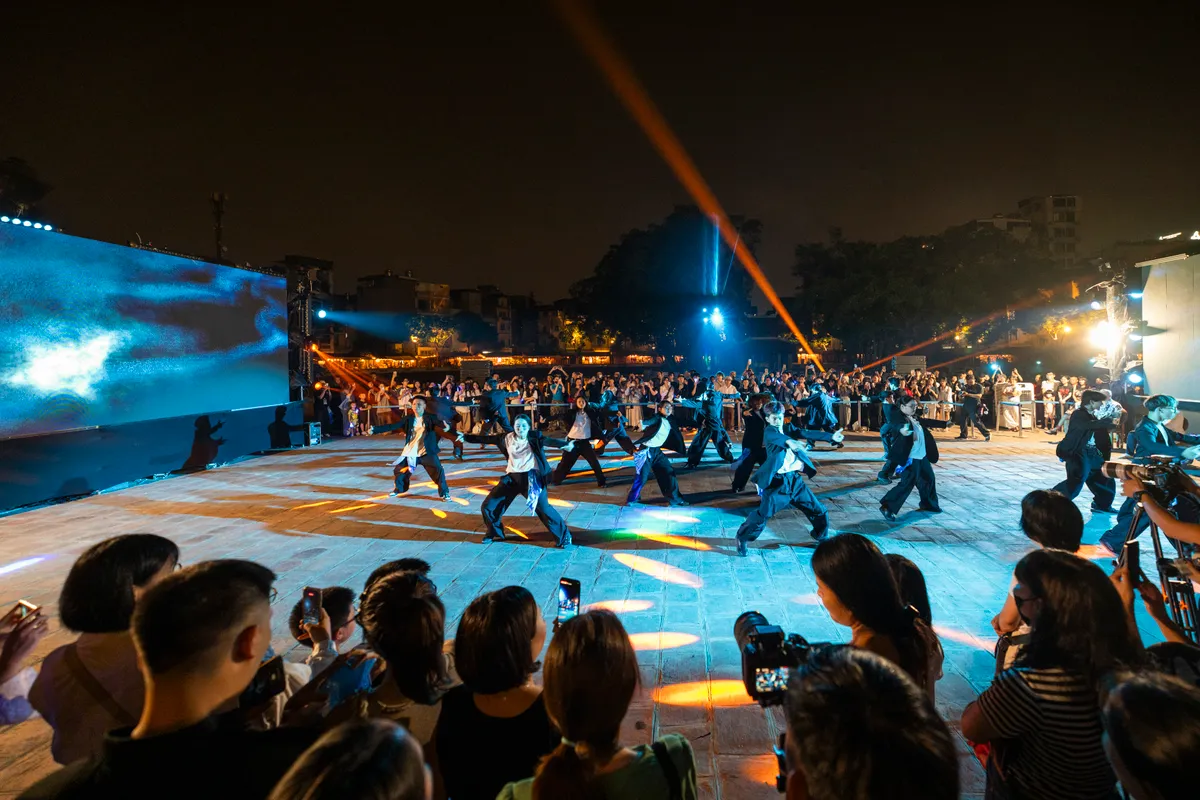 Từ vũ đạo &ldquo;Nước&rdquo;, EU v&agrave; giới trẻ Việt Nam lan tỏa th&ocirc;ng điệp xanh - Ảnh 1.