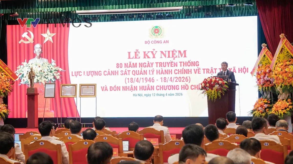 Thủ tướng Lê Minh Hưng dự Lễ kỷ niệm 80 năm Ngày truyền thống lực lượng Cảnh sát QLHC về TTXH - Ảnh 7.