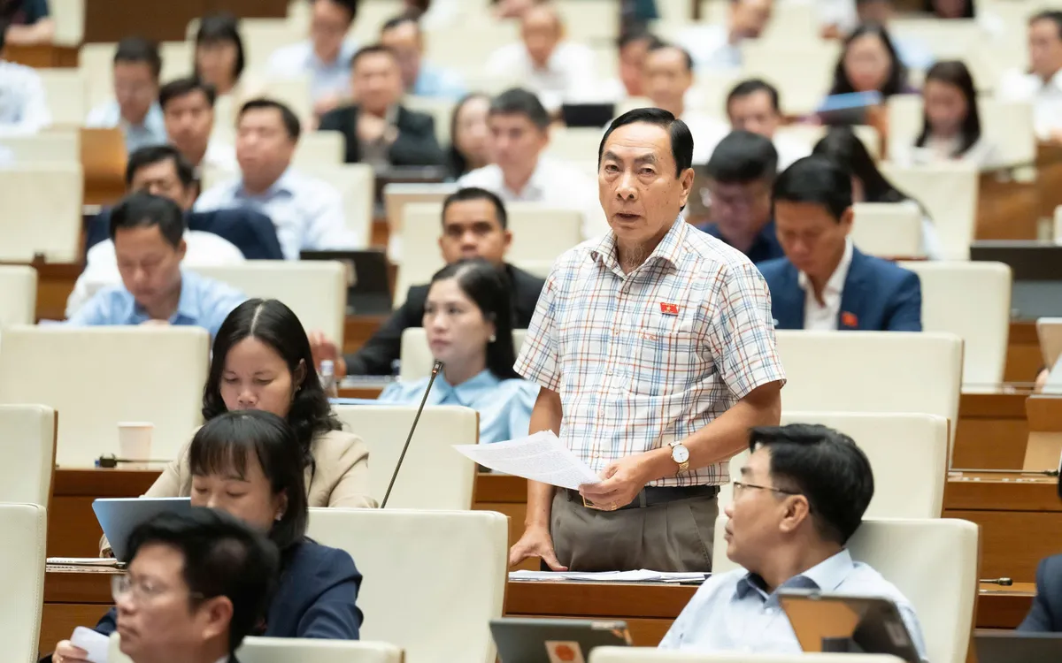 Đại biểu Phạm Văn Hòa (tỉnh Đồng Tháp) phát biểu