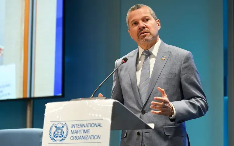 Tổng thư ký Tổ chức Hàng hải Quốc tế Arsenio Dominguez phát biểu tại họp báo ở London, Anh, ngày 19/3/2026. (Ảnh: AP)