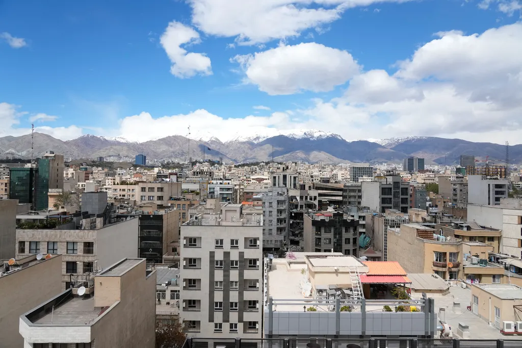 Ước t&iacute;nh tổn thất của Iran sau 40 ng&agrave;y xung đột- Ảnh 2.