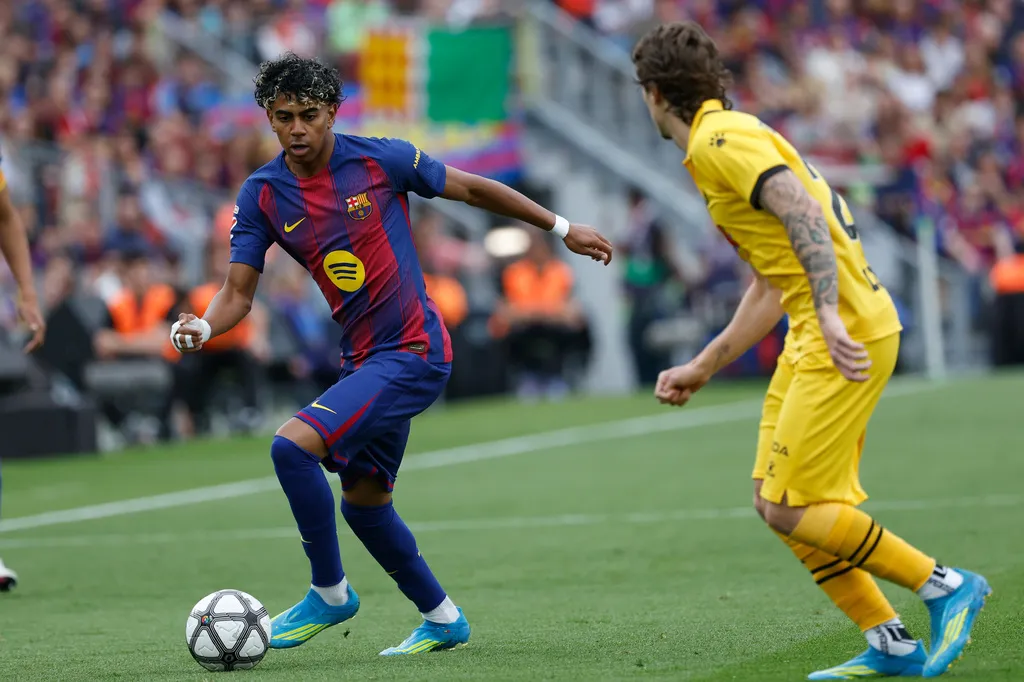 Yamal tỏa s&aacute;ng rực rỡ, Barca tiến s&aacute;t ng&ocirc;i vương La Liga- Ảnh 1.