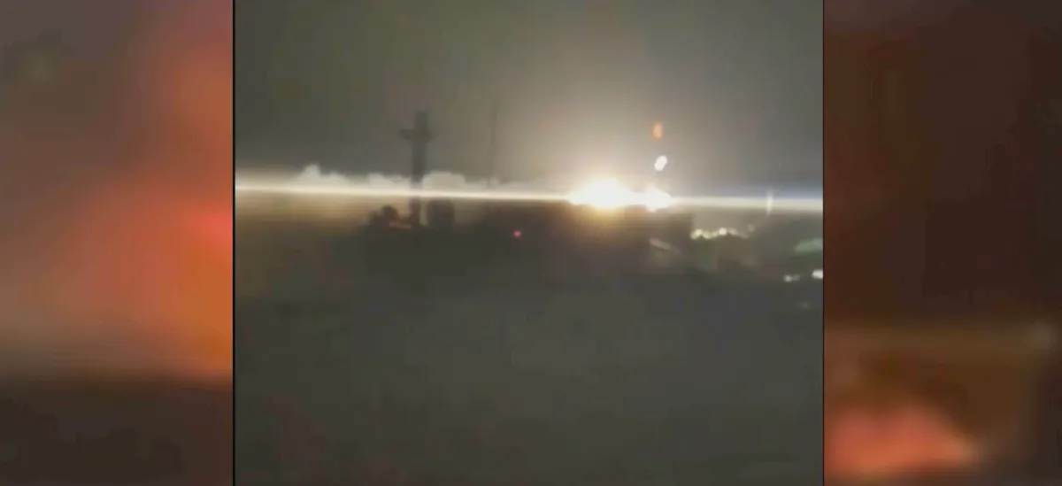 Lửa thi&ecirc;u rụi t&agrave;u c&aacute; Quảng Ng&atilde;i trong đ&ecirc;m- Ảnh 3.