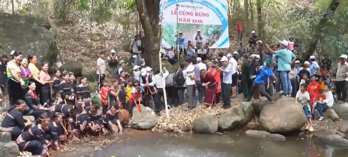Giữ rừng bằng t&iacute;n ngưỡng- Ảnh 1.