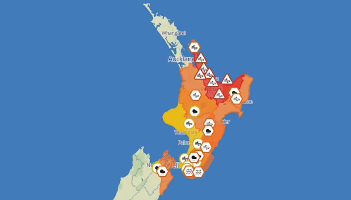 B&atilde;o Vaianu g&acirc;y mưa lớn, gi&oacute; mạnh khi đổ bộ New Zealand - Ảnh 1.