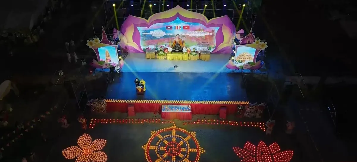 Thắp nến tri &acirc;n c&aacute;c Anh h&ugrave;ng, Liệt sĩ L&agrave;o &ndash; Việt Nam- Ảnh 1.