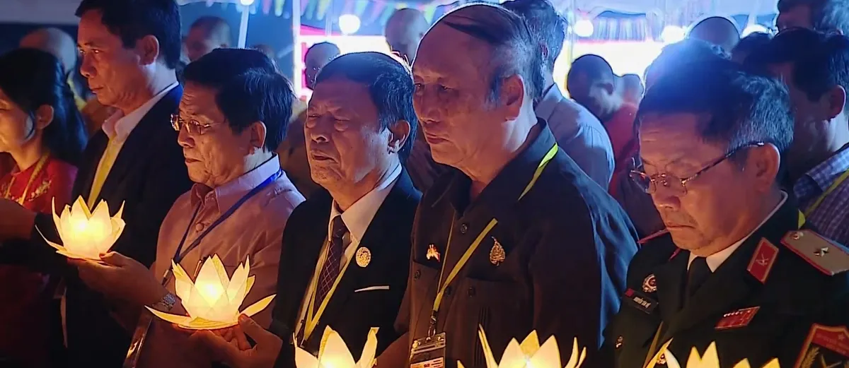 Thắp nến tri &acirc;n c&aacute;c Anh h&ugrave;ng, Liệt sĩ L&agrave;o &ndash; Việt Nam- Ảnh 7.