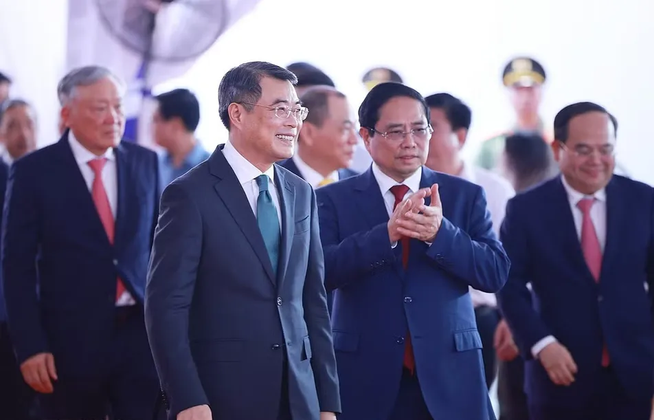 Thủ tướng thực hiện nghi thức khởi công tuyến đường sắt tốc độ cao liên vùng đầu tiên của Việt Nam - Ảnh 1.