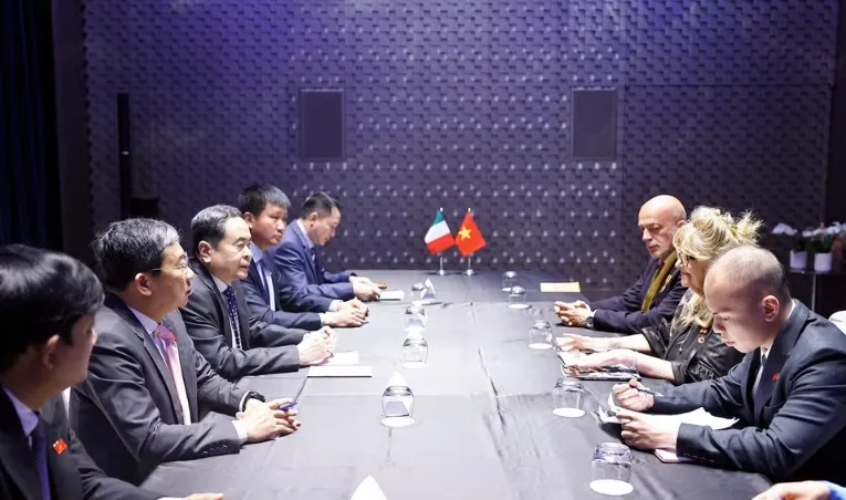 Chủ tịch Quốc hội Trần Thanh Mẫn gặp L&atilde;nh sự danh dự Việt Nam tại Torino - Ảnh 1.