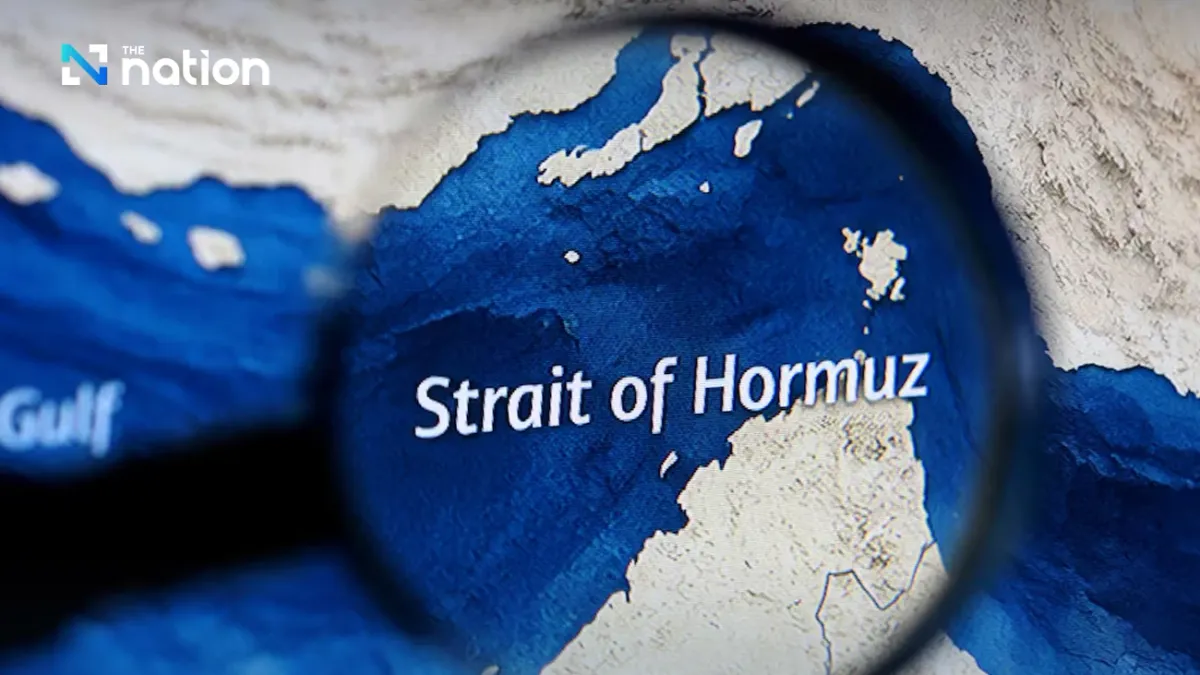 Ba siêu tàu chở dầu đi qua eo biển Hormuz giữa lệnh ngừng bắn mong manh - Ảnh 1.